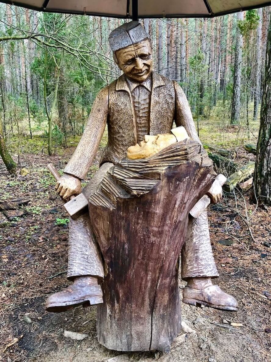 Скульптор в парке Анастаса Чеснулиса
